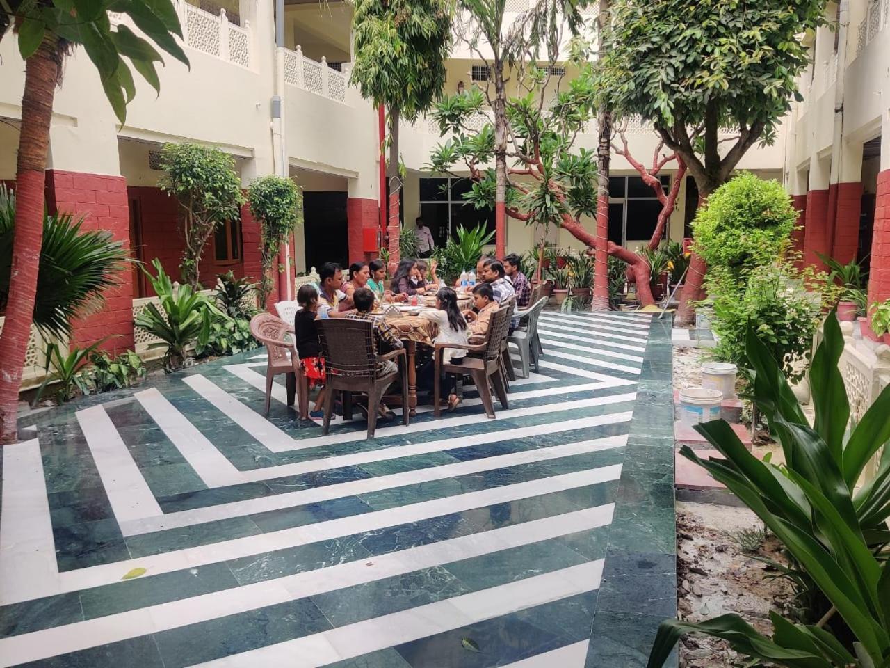 Hotel Tourist Rest House Agra Exterior foto